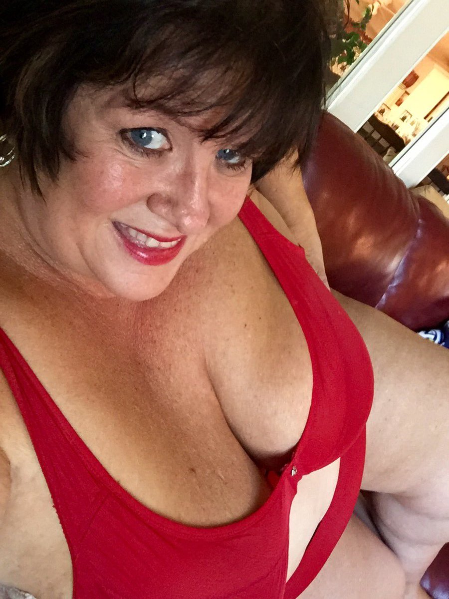 BoobDelicious10's tweet photo. #redhot #playingnaughty #bbw #bigboobs   Doing private shows on Skype today. https://t.co/ct0HJ5df6f