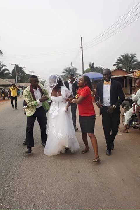 IsimaOdeh's tweet photo. Today in Nigeria: A bride runs away after finding out her husband-to-be lied about working in oil company, Chevron. https://t.co/NH2NvcIoXB