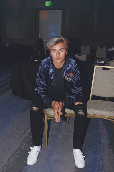 RPGClueless2's tweet photo. Lucky Blue
17 ans
Bi
@luckyblue_rpg https://t.co/68t38XOKoe