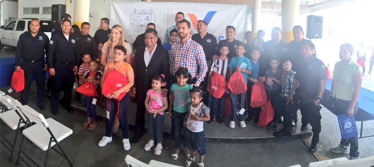 Entrega de útiles escolares para hijos de elementos de Policía y Tránsito <a href="/sanicoseguridad/">Seguridad.Sanicolas</a>