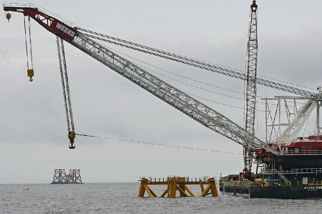 TheSeaParty's tweet photo. First U.S. ocean wind farm nears. https://t.co/f6zw5VyJVc https://t.co/fD4gq6WMYS