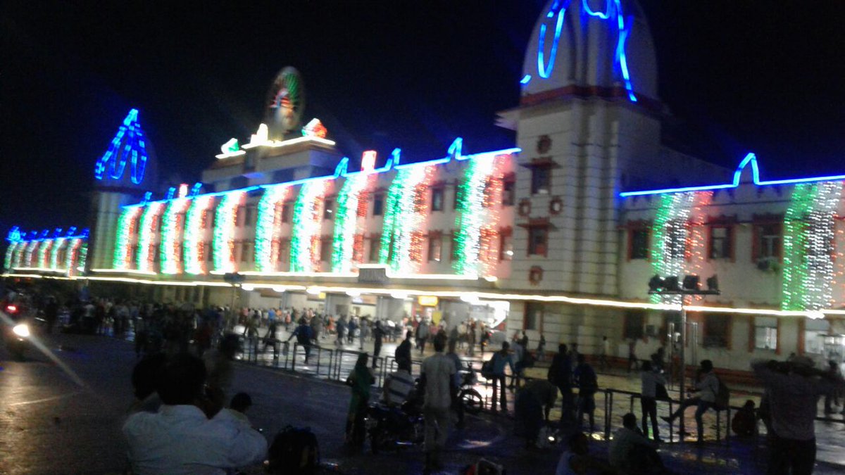 DRM Lucknow NR (@drm_lko) on Twitter photo Varanasi cantt station in tricolour lighting on the eve of Independence day <a href="/RailwayNorthern/">Northern Railway</a> <a href="/GM_NRly/">GM Northern Railway</a> <a href="/RailMinIndia/">Ministry of Railways</a> Varanasi cantt station in tricolour lighting on the eve of Independence day <a href="/RailwayNorthern/">Northern Railway</a> <a href="/GM_NRly/">GM Northern Railway</a> <a href="/RailMinIndia/">Ministry of Railways</a>