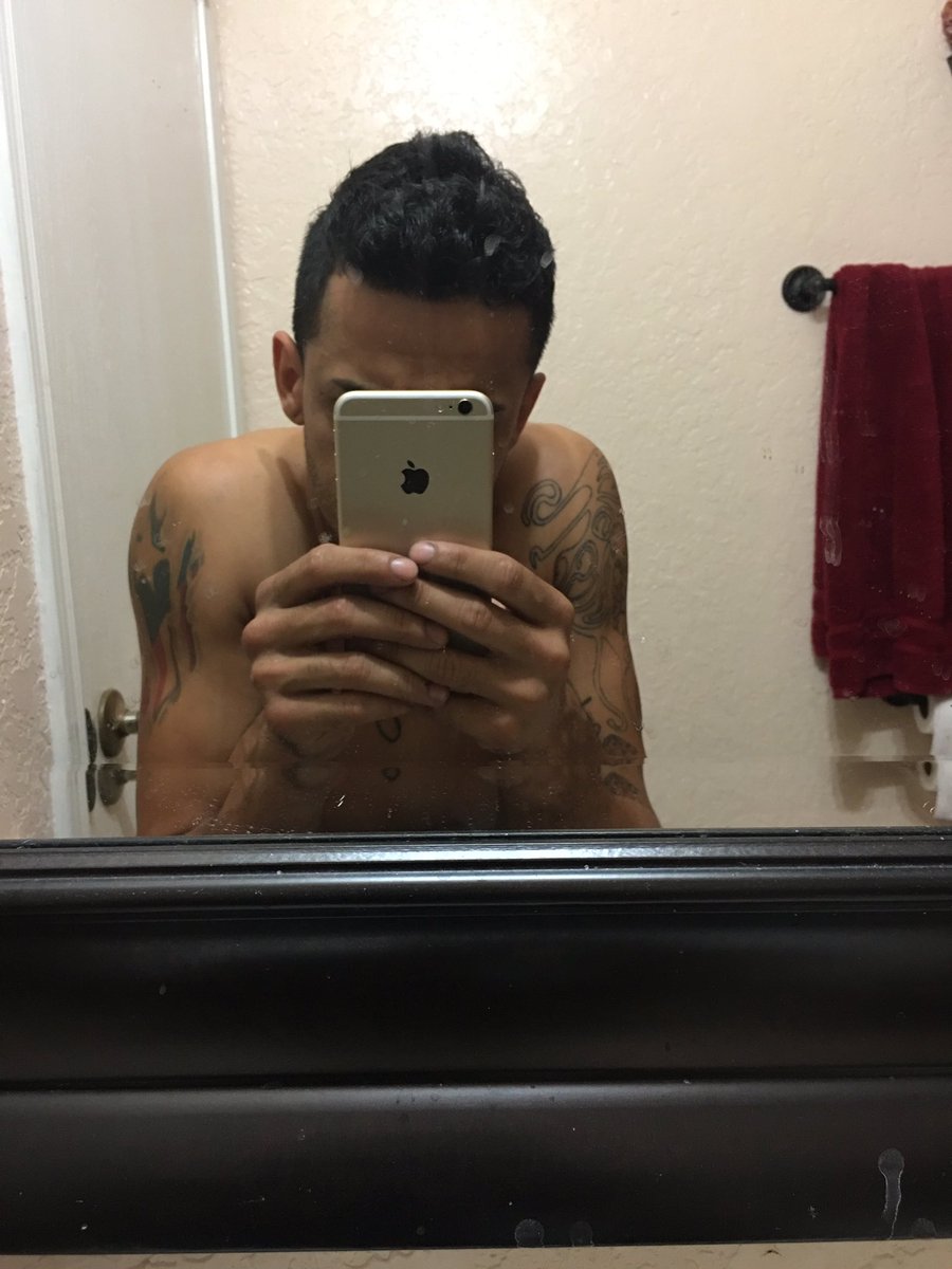 El_Boricua787's tweet photo. Phone so beautiful with no case https://t.co/IYbBBG2XaM