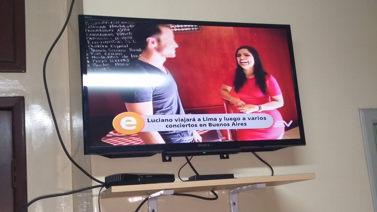 Elegida_Ecuador's tweet photo. Una entrevista que te realizo @ecuavisa @EnContactoEc #AlfombraNaranja mi chino @LucianoPereyra #QueremosConcierto https://t.co/N7F4Rt4CwV