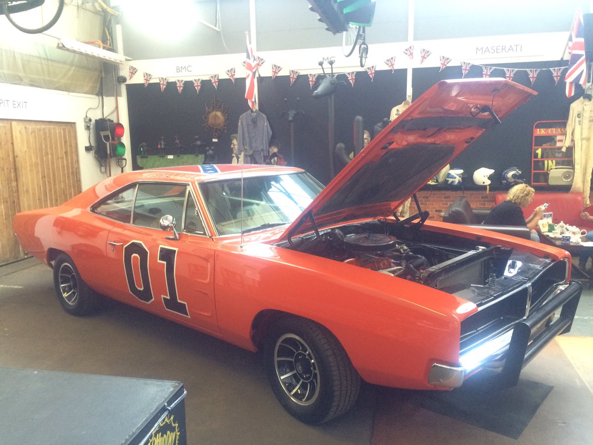 CharlesHeslett's tweet photo. #HHC North America division...might have to respray the Charger's roof, mind! @shahidsbrain #MotorMuscle https://t.co/PA2niqSLJ8