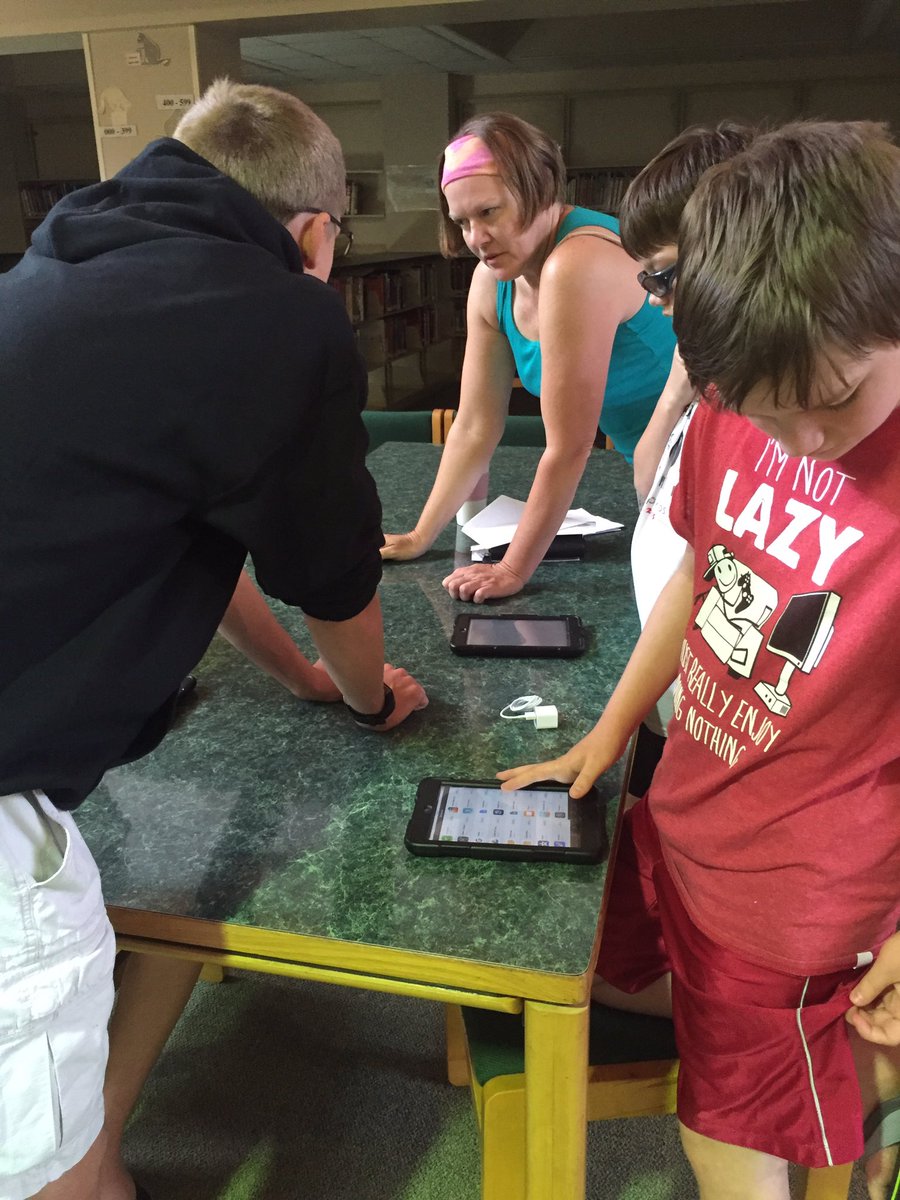 RFHS_STT's tweet image. Middle schoolers grab your iPads today!!!! Tech team rollout today was great🍕🍕 #thanksforpizzachapin