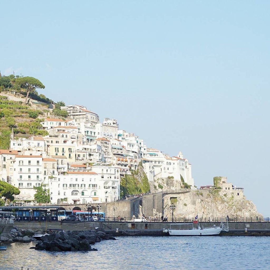 anclior's tweet photo. #AmalfiCoast #Amalfi #Italy #landscape #beach #urban #sky #mediterranean #white #blue https://t.co/FVxVUU0Bc8 https://t.co/7tTehMBIX0
