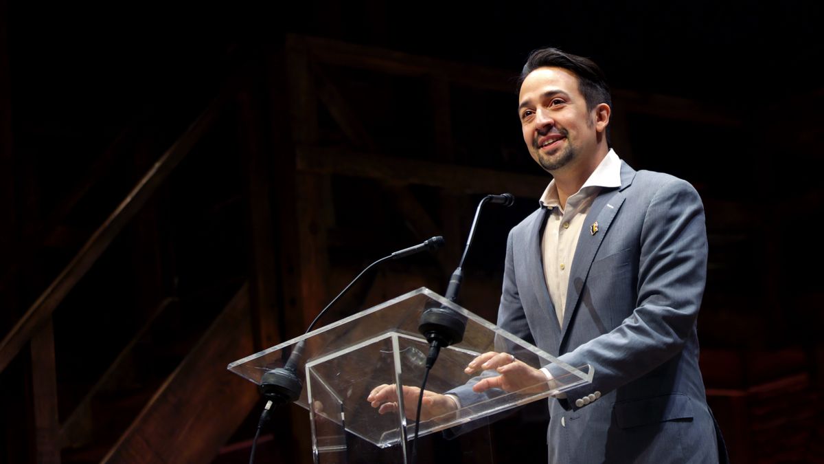 verge's tweet photo. Lin-Manuel Miranda is now fighting ticket bots across the US https://t.co/Z20PuBjLa5 https://t.co/zK2LlnQOtV