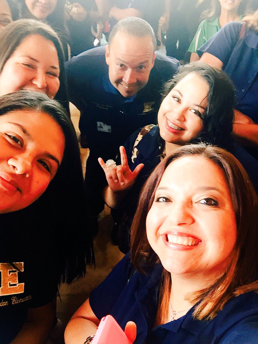sandritav44's tweet photo. @EscandonEagles #districtofCHAMPIONS #LETS DO THIS https://t.co/DzR3ixINMK