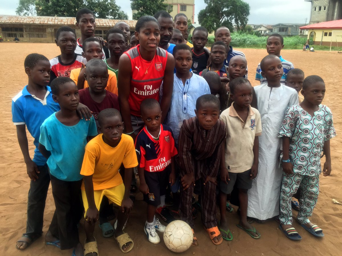 AsisatOshoala's tweet photo. You don't have to be a billionaire before you can make someone happy #GrassRootProject https://t.co/YJSI791gFg