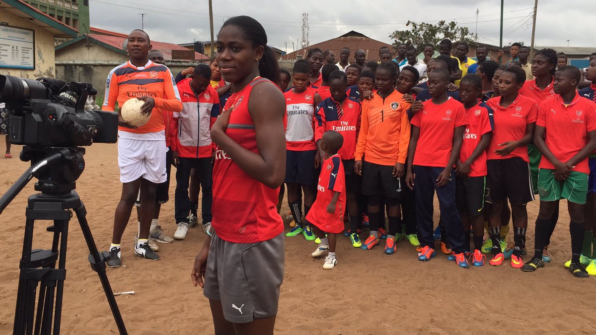 AsisatOshoala's tweet photo. You don't have to be a billionaire before you can make someone happy #GrassRootProject https://t.co/YJSI791gFg