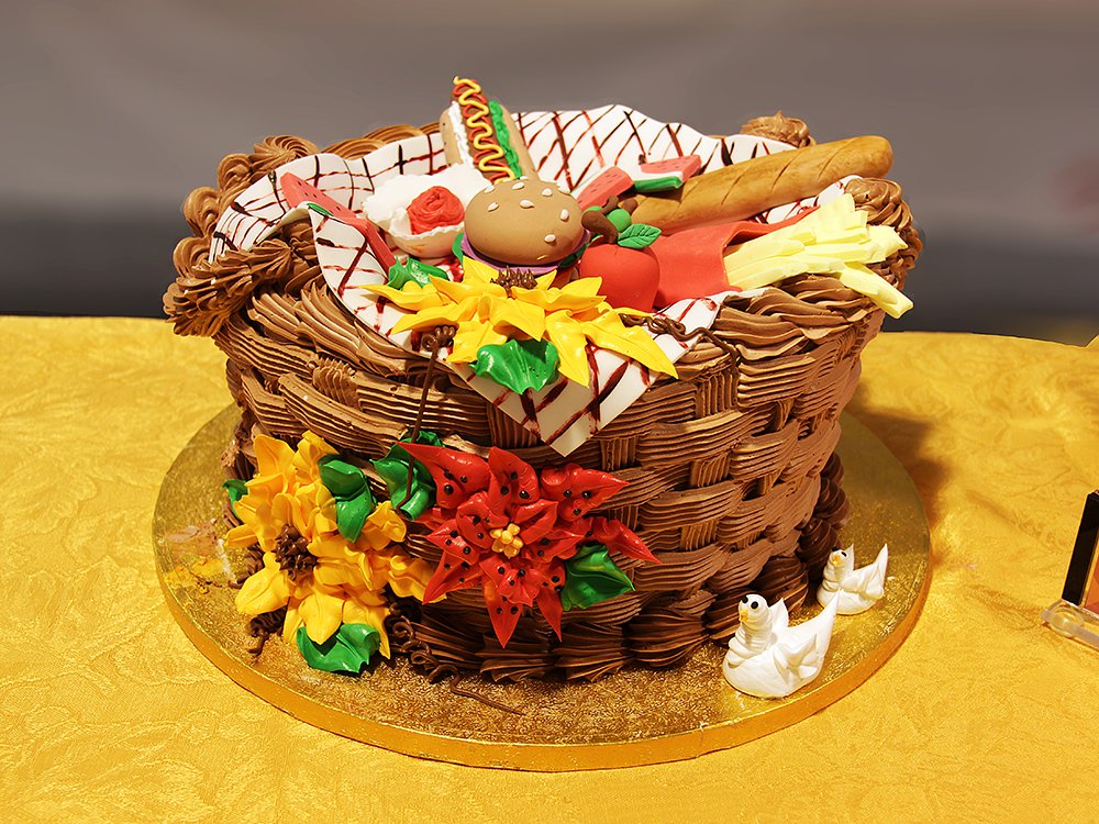 picnic basket cake