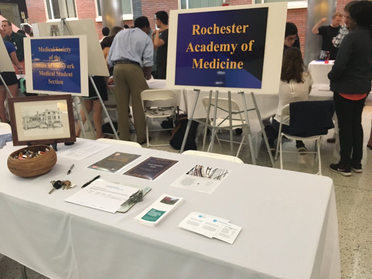 RocAcademy's tweet photo. #RAoM at #URSMD Special Interest Group Fair! https://t.co/kkOqCQn0Lx