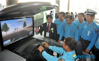 #성남시, 오는 17일부터 19일까지 시청 온누리에서 ‘택시 운수종사자 보수 교육’을 한다. 성남지역에서 면허를 받은 택시 운수종사자 2509명(법인 1469명, 개인 1040명)이 교육 대상이다.