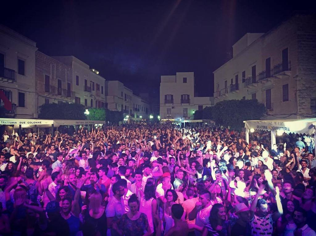 Rmc_101's tweet photo. #Favignana #ferragosto #rmc101 #radiolive https://t.co/rty7Zaqgmo https://t.co/8MB1JLkeCX