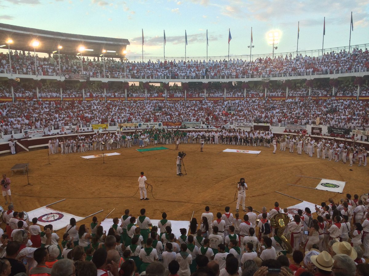 corridadaxYotro's tweet photo. #dax2016 #banda #agur #feriadedax https://t.co/nqJrC99woJ