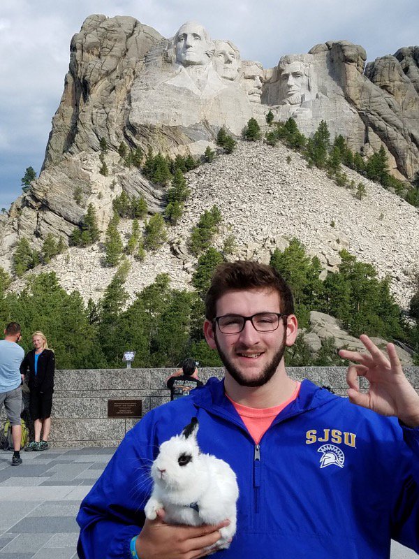SJSU's tweet photo. MT @Its_ACut: Spartan up at Mount Rushmore.👌 #SJSUfrosh #SJSUsummer☀️🇺🇸 https://t.co/qpW1c8xFYH