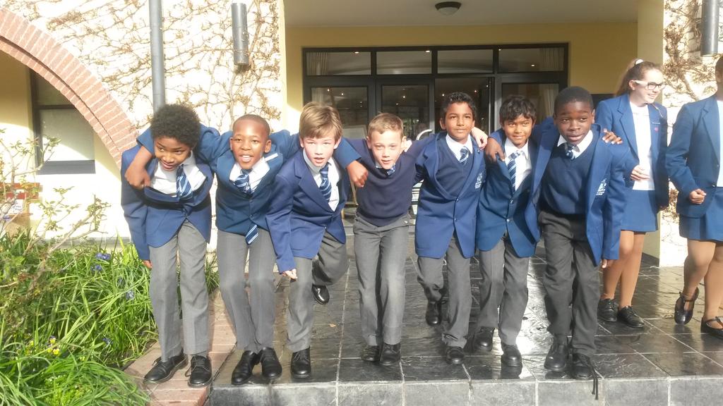 CrowleysClass's tweet image. The @ParklandsTweet SP getting into the #derbyday spirit. #gees #ourbloodrunsblue #allweseeisblueandwhite
