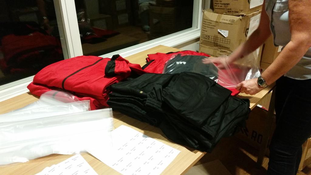 Dames Kledingcie van <a href="/vvnoordwijk/">vv Noordwijk</a> zijn hard bezig voor het nieuwe seizoen #robey #horescahorecava @henkhoogervorst