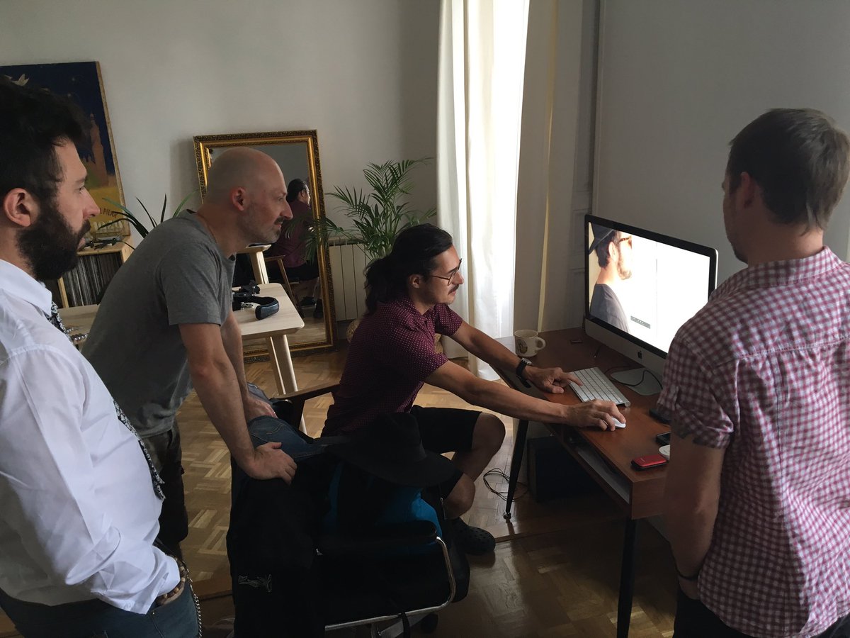 superatones's tweet photo. Reunión de pre producción para la filmación del vídeo de "Un minuto es mucho tiempo" en Madrid con @devitotheband https://t.co/E7nZofs6DL