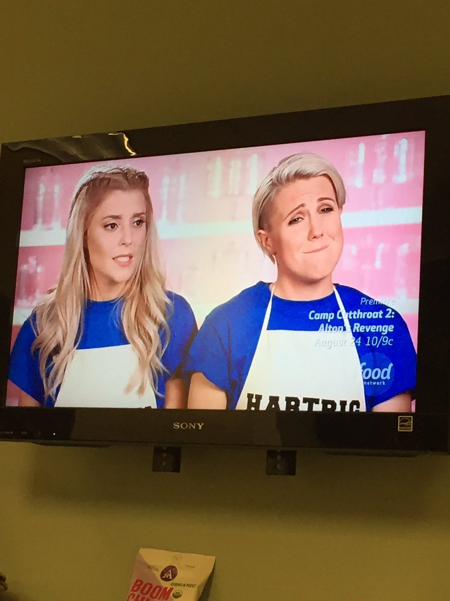 philip447's tweet photo. Shut up. Just now seeing the #CupcakeWars episode with @harto @gracehelbig #hartbig https://t.co/qIqCa7rf0J