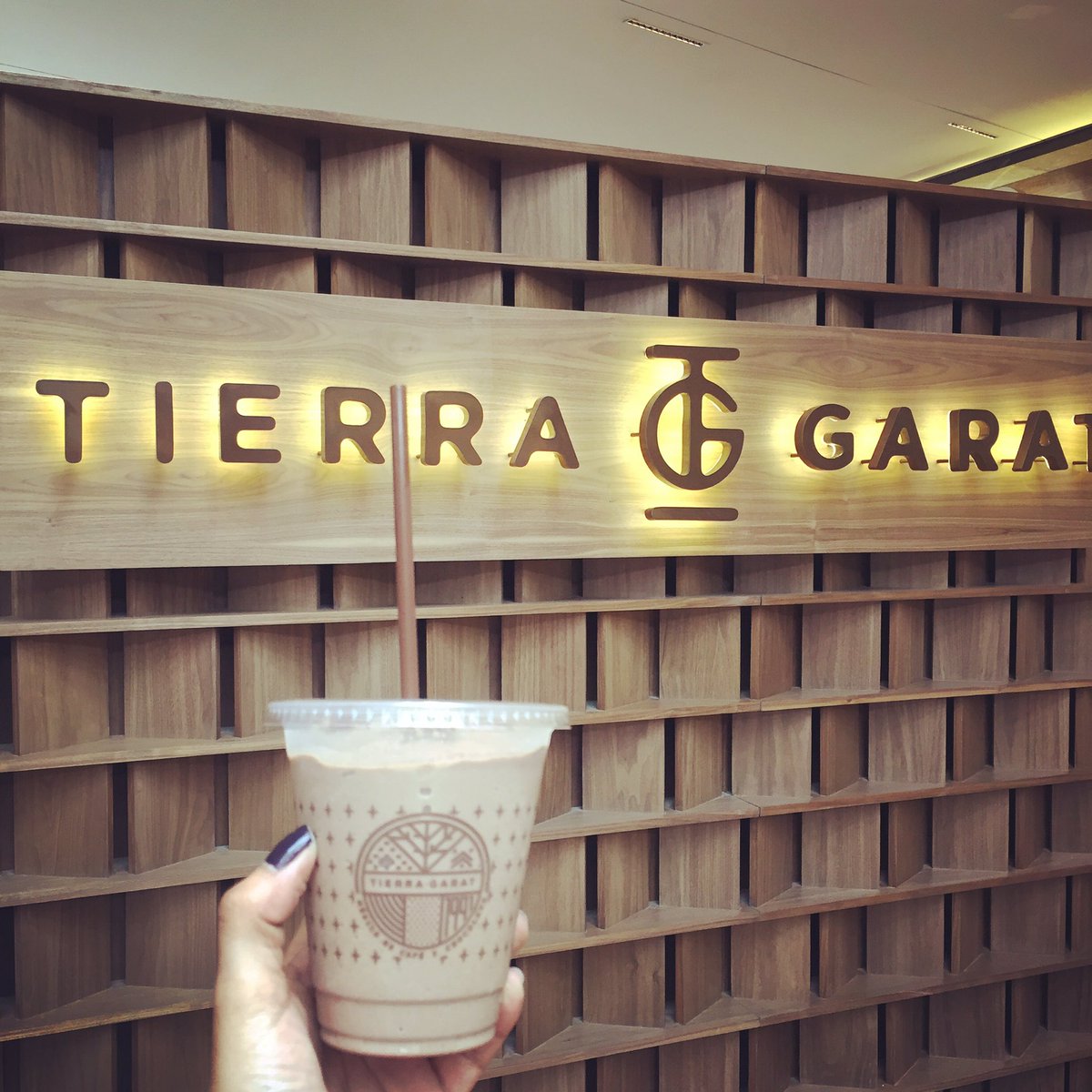 CoffeeloversDF's tweet photo. Padrísima la renovación de @CAFEGARAT para ser @TierraGarat https://t.co/QxR7mu1b7C