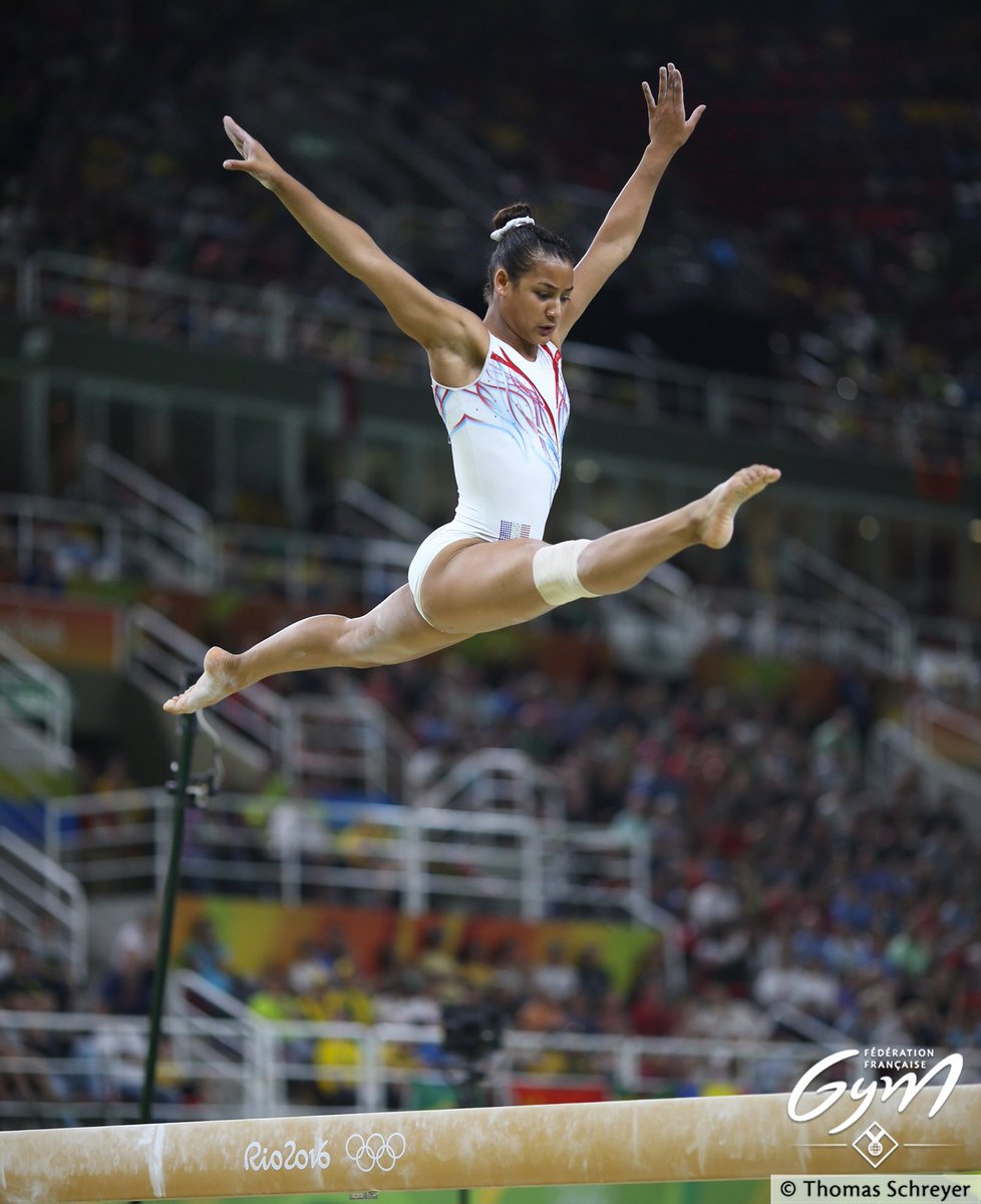 ffgymnastique's tweet photo. Marine Boyer 4ème de la finale poutre avec un beau mouvement (14,600 pts) #fiers #Rio2016 #ArtisticGymnastics https://t.co/NFSpsaKr99