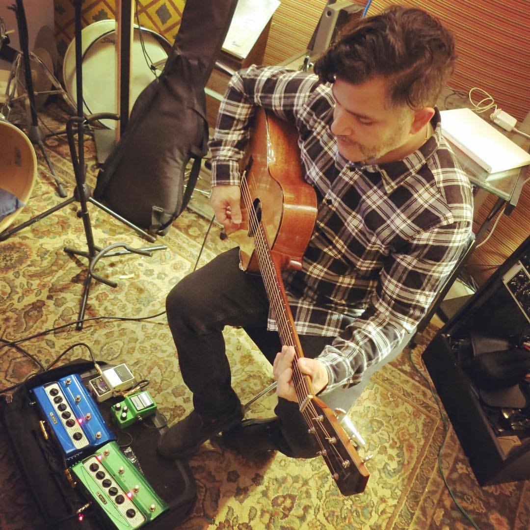 2RoadsBrewing's tweet image. Acoustic night is TONIGHT at 6 pm at the brewery. Tunes played by Chris Cavaliere.