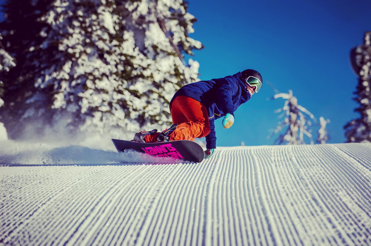 NothinButSnow's tweet photo. Snowboarders, you guys will b lucky 2 have Laura as a coach this winter #winteriscoming #nothinbutsnow #myepicseason https://t.co/x3sVZpMA21
