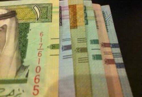 TThalji's tweet image. العلامات الموجودة على طرف العمل مثل العملةالسعودية الهدف منها هو قدرة المكفوفين على التفرقة بين فئات العملة