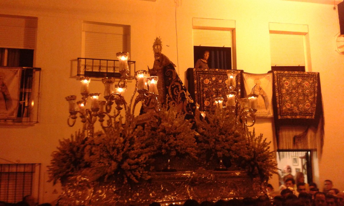 Suena "La Sangre y la Gloria". #CruzDeBenalmádena