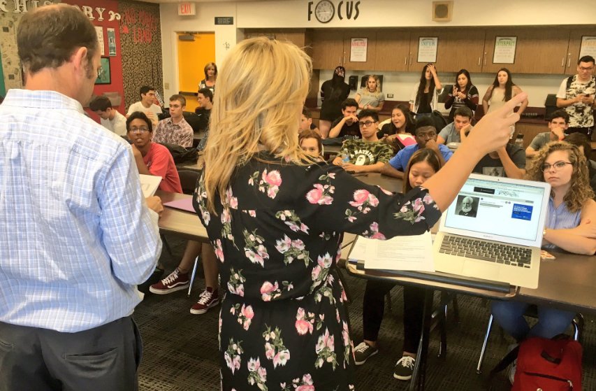 FresnoBee's tweet photo. Thanks for the back-to-school photos.  Keep sending and we'll share. Use #schoolbee https://t.co/jp6BDIX6Sg
