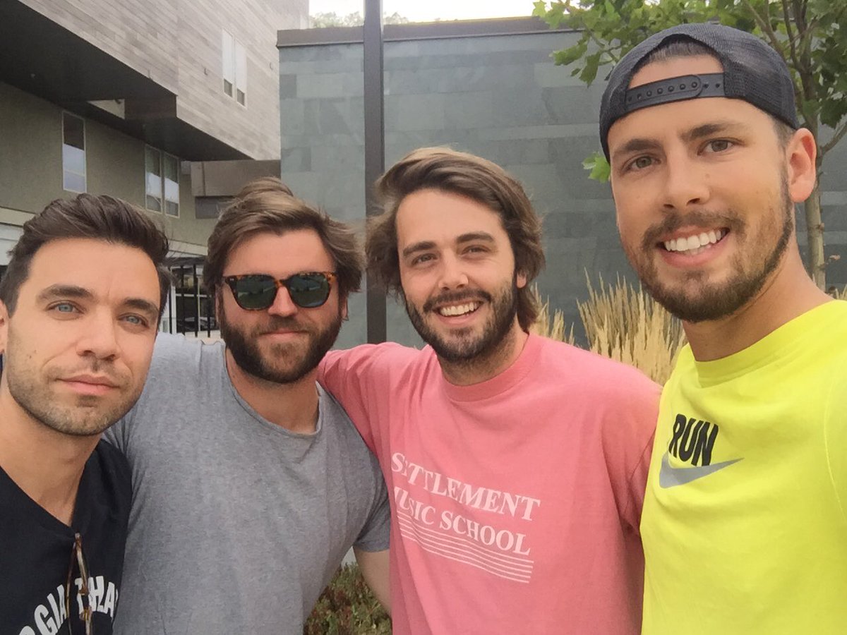 moessnert891's tweet photo. When you randomly run into a few guys from your favorite band...looking forward to seeing you in Boise, @LordHuron! https://t.co/w9etNltGa7