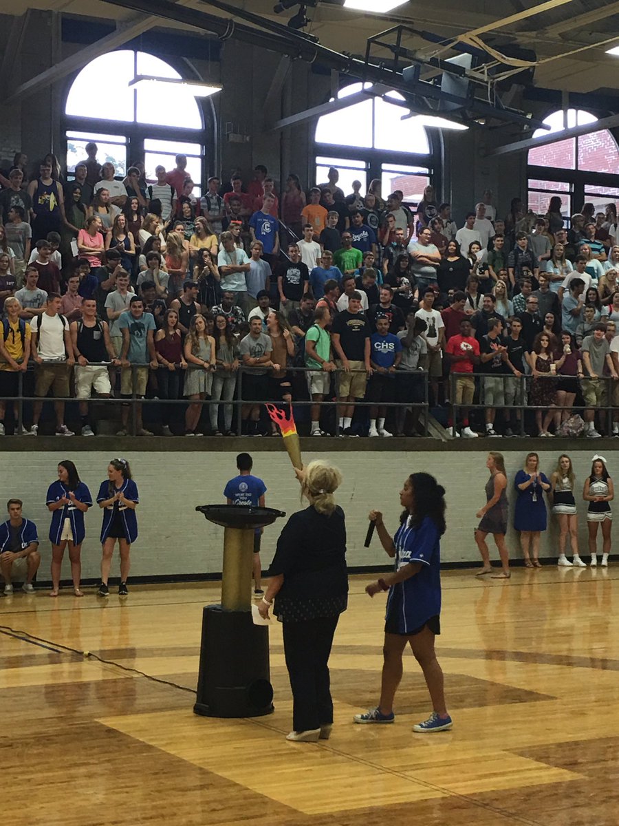 CHS_Indians's tweet photo. Kicking off the year with a torch relay and lighting of the cauldron! #firstdayassembly #WelcomeBack https://t.co/CbWe168gy0