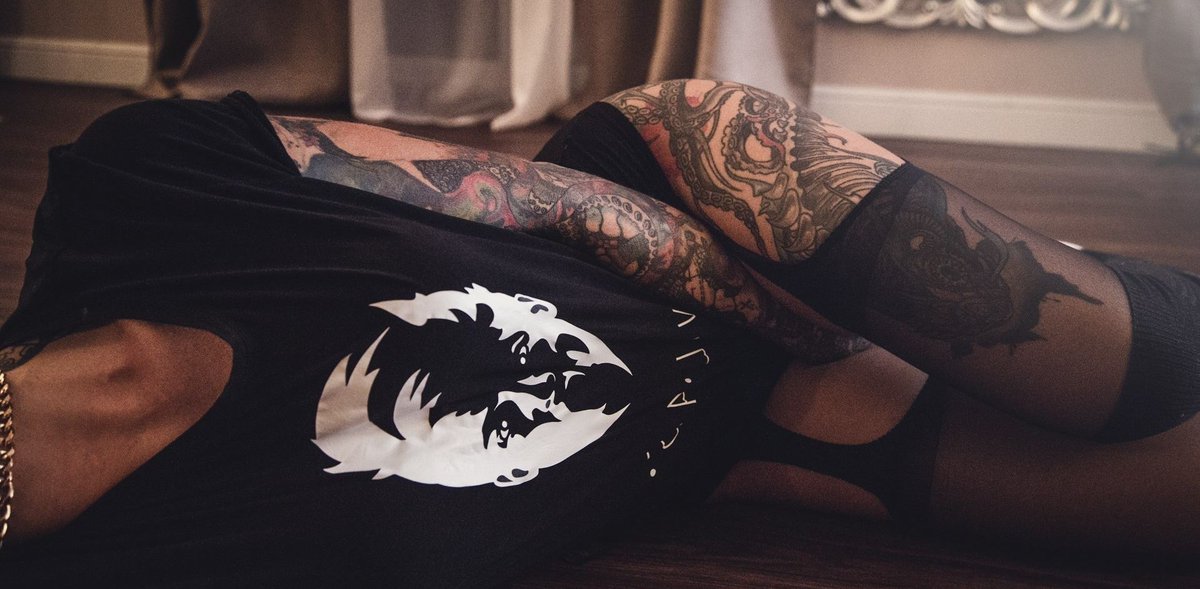 тату обложка. тату на теле ночью ремикс. тату на теле ночью ремикс. Nki группа tattoo. эскизы для обложки трека.