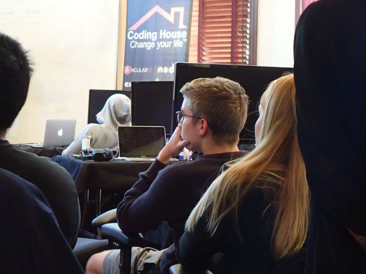 codinghouse's tweet image. Watching #codinghouse #react #hackathon #app #presentations