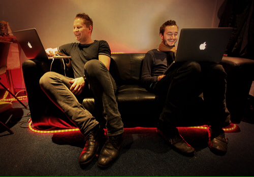 editors_tr's tweet photo. İyi geceler, iyi haftalar!! #editors #russellleetch #tomsmith #backstage #concert #TuesdayMotivation https://t.co/eGO4Lwjmrq