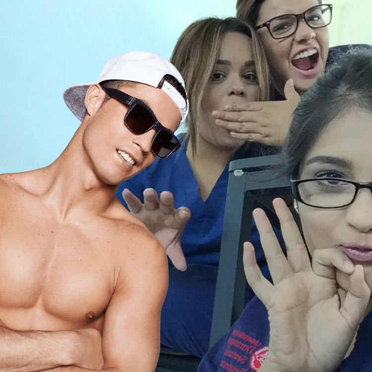 samanthager_'s tweet photo. Después de darle terapia a cr7 #selfie #biencontento #noespaint https://t.co/2KCsjaeN5y