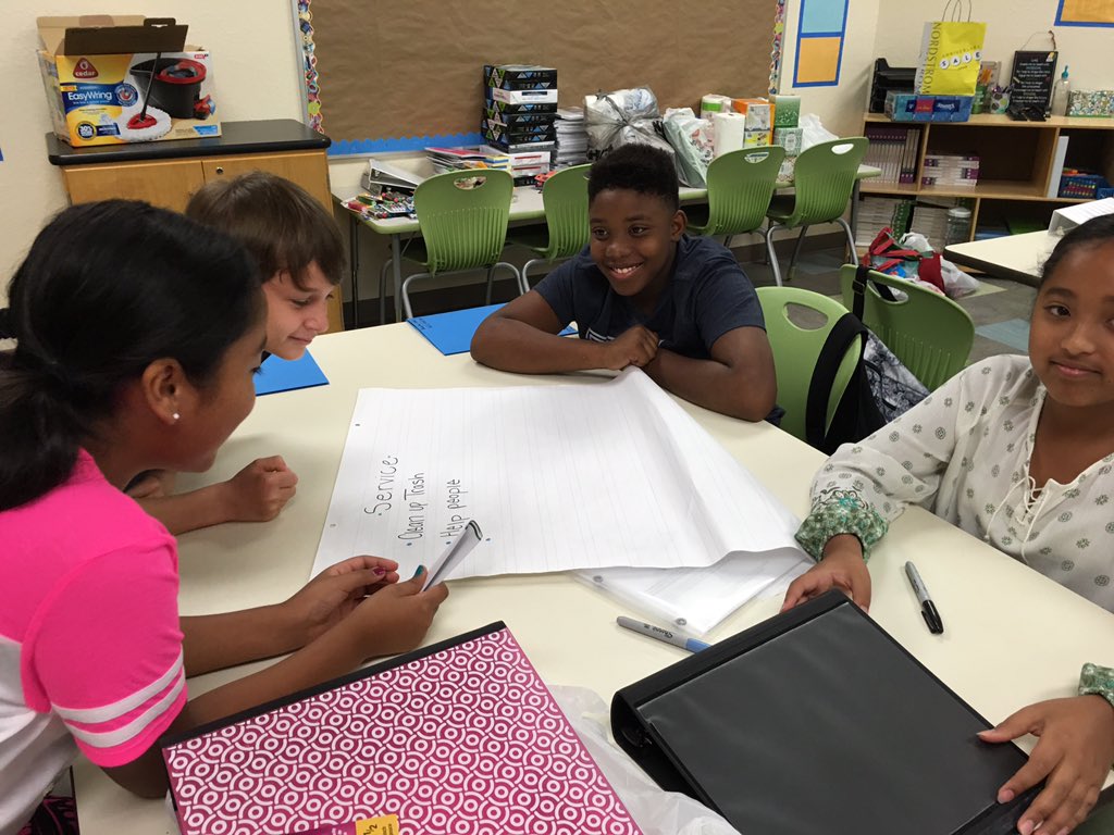 MrsQuadagnoTCS's tweet photo. First Day #TCSMiddle https://t.co/SuiTnNqmix