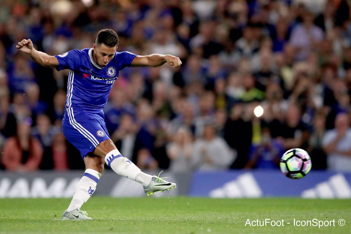 ActuFoot_'s tweet photo. Temps de jeu nécessaire à Eden Hazard pour inscrire son 1er but en #PL:

👉 2015/16: 1819 min
👉 2016/17: 47 min https://t.co/y3QADBVsrJ