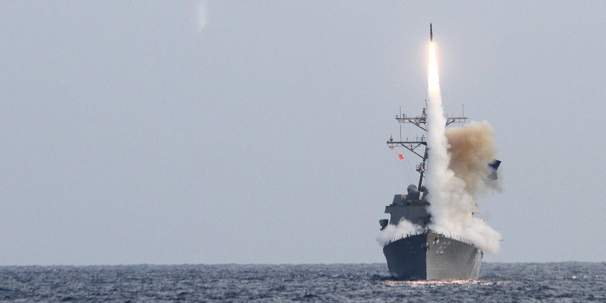 USNavy's tweet image. #ThingsIEnjoyIn4Words: Protecting and defending America. ⚓🇺🇸 (It's an understatement!)