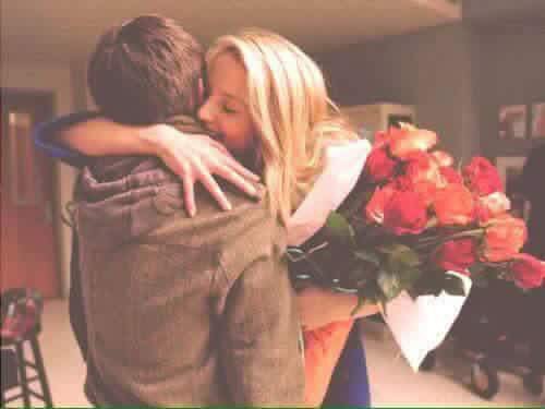 احتويها .. حسسها انك راجل ليها .. متخليهاش تخاف منك ..خليها تيجى تحكيلك كل حاجه من الاخر كدا طمنها بوجودك معاها ❤ !😍