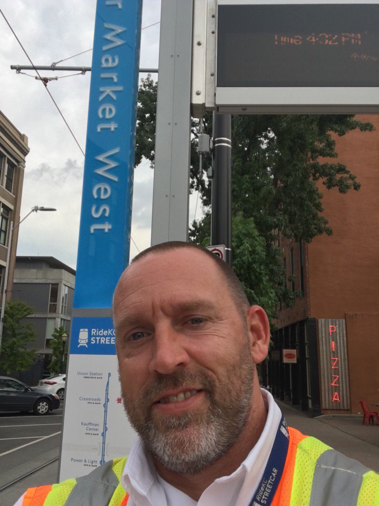theloyalroyal's tweet photo. I ❤️ working for the #kcstreetcar ! #KCMOSelfie https://t.co/WKTedCJT7G