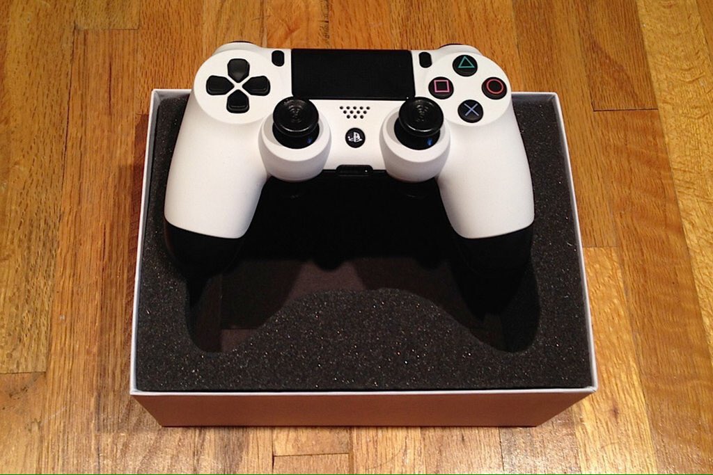 EsportSynical's tweet photo. Selling PS4 Scuf.
DM's Are Open.

@RETWEETDNR @DNR_CREW @RelayRetweets @HyperRTs @Epic_Retweeter @Agile_RTs https://t.co/9N8wGgPtEs