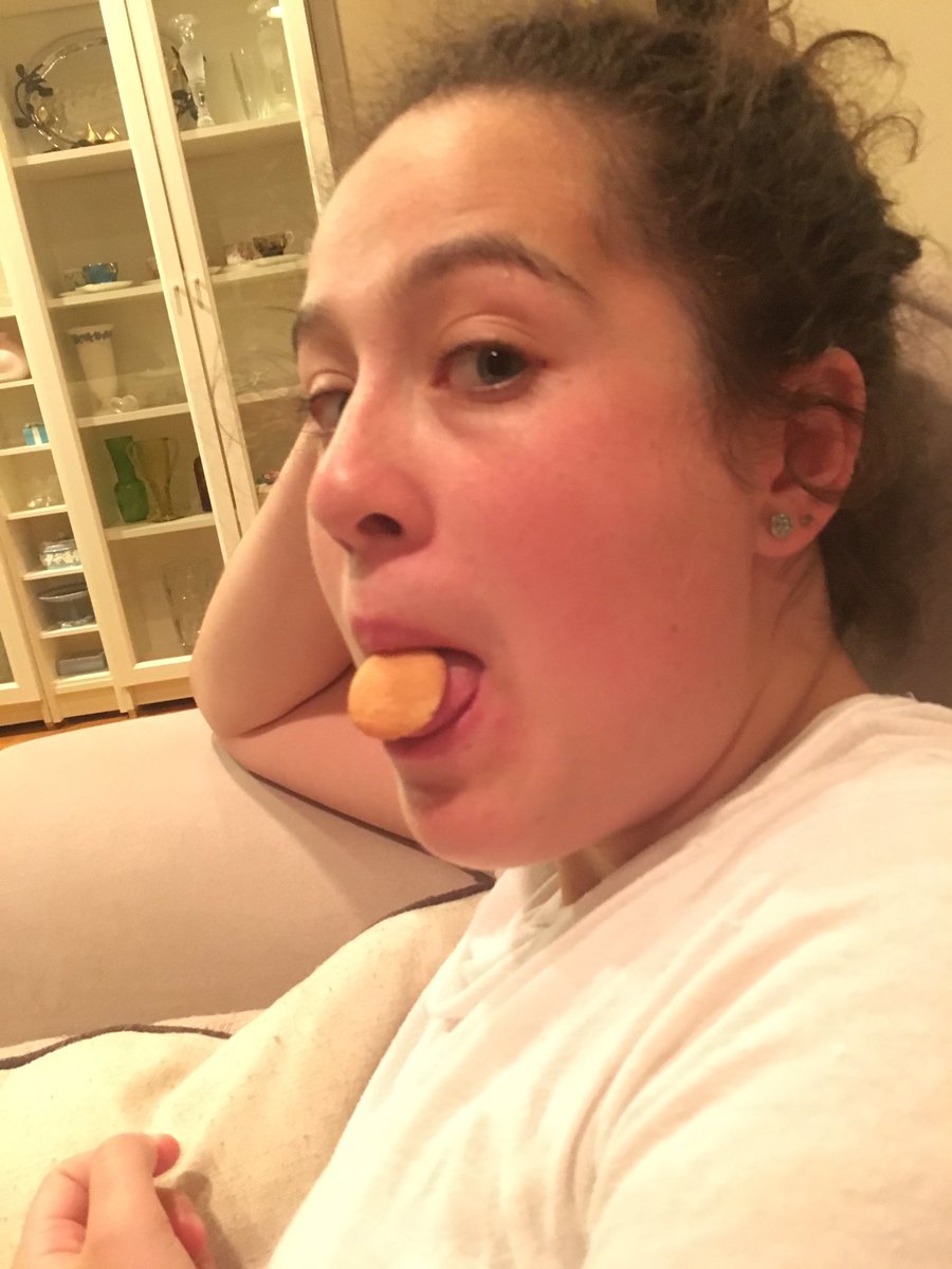 tillie_sam's tweet photo. #MMMMMMMMM!!!!! Nilla wafers are the #best !!!!! No better #late #night snack than these bad boys! https://t.co/Znwl7ZVK0f