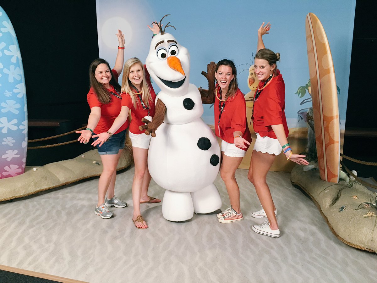 emgray224's tweet photo. We met Olaf! #pwclaunch16 https://t.co/Kxqc2YmGzs