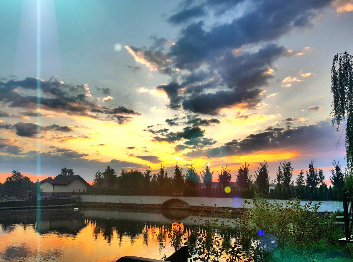 awesome_me_17's tweet photo. おはようございます (* ̄︶ ̄*)
#SunriseCatcher https://t.co/aIzYyLzK31