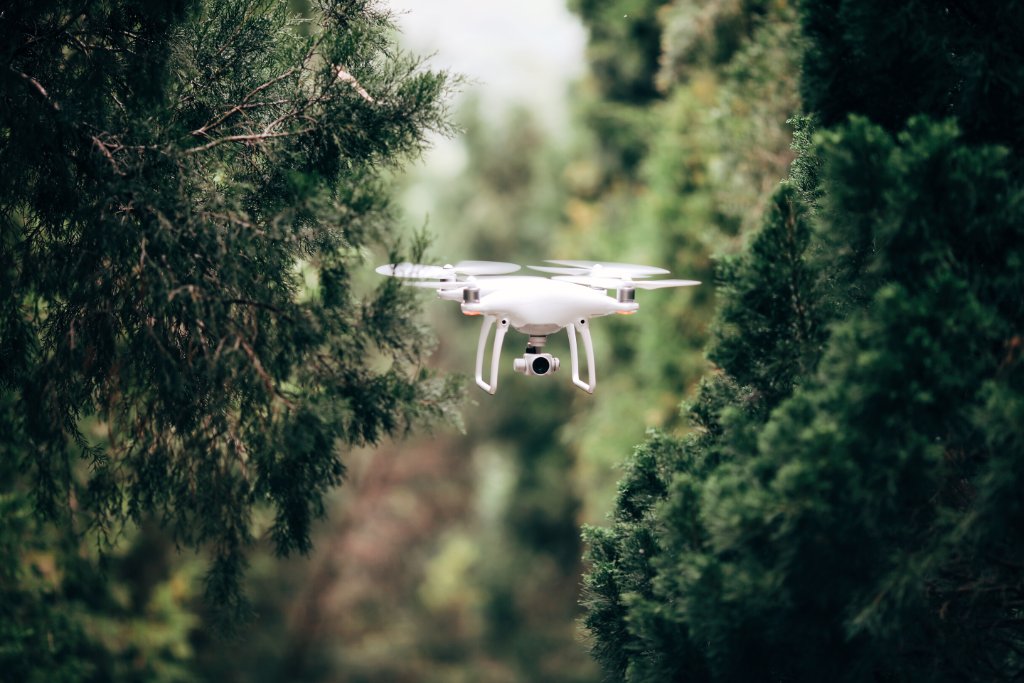DJIGlobal's tweet photo. Accurate to ±0.03° the Phantom 4's gimbal anticipates movements before they happen. https://t.co/Cx366uqVAK #DJITech https://t.co/bmS5dnscfS