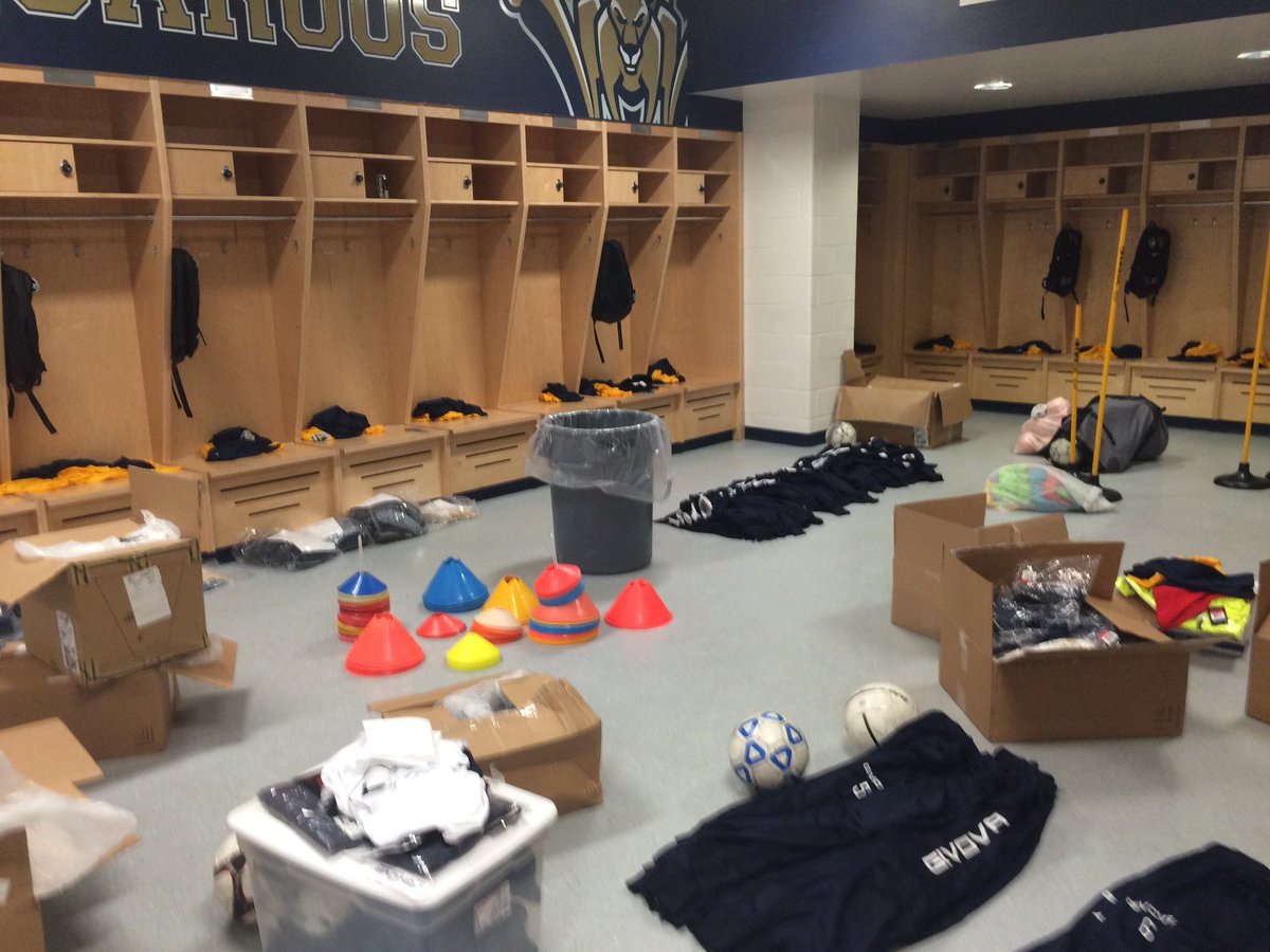KangarooMSOC's tweet photo. 4 more sleeps! In the meantime, there's still a few items to distribute! #makeitfriday #notpatient #thatsalotofstuff https://t.co/PmDy1vPRqR