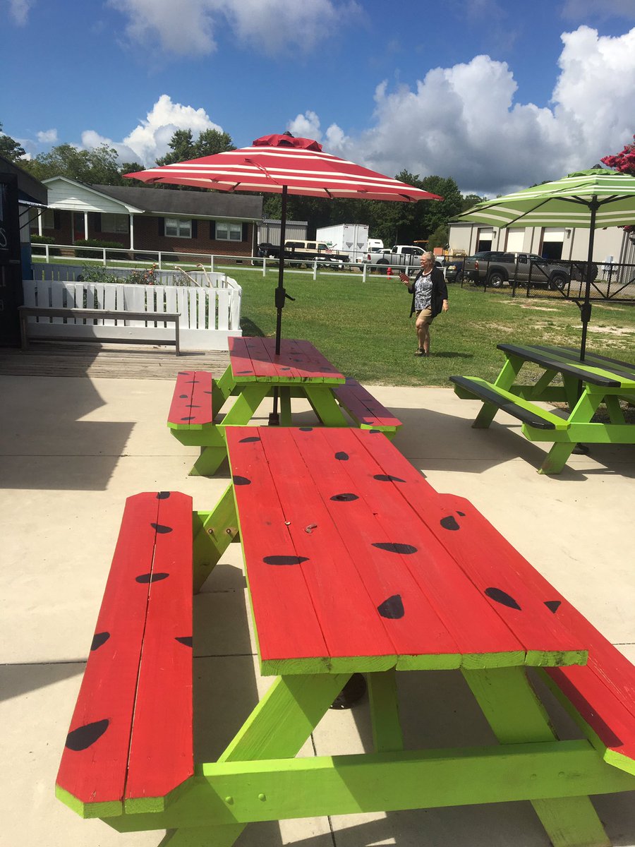 FCHSNutraChick's tweet photo. This picnic table has me craving some @JerseyFreshNJDA watermelon!! https://t.co/RAGfeROzAA